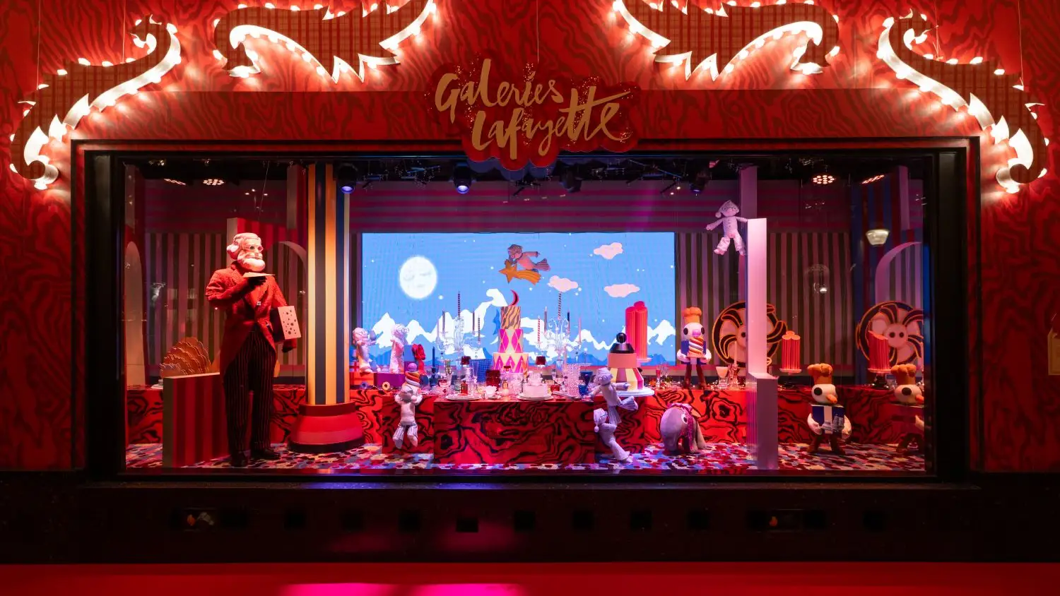 老佛爷百货：2025年圣诞节橱窗展示和穹顶下的巨型圣诞树 - 图片 3