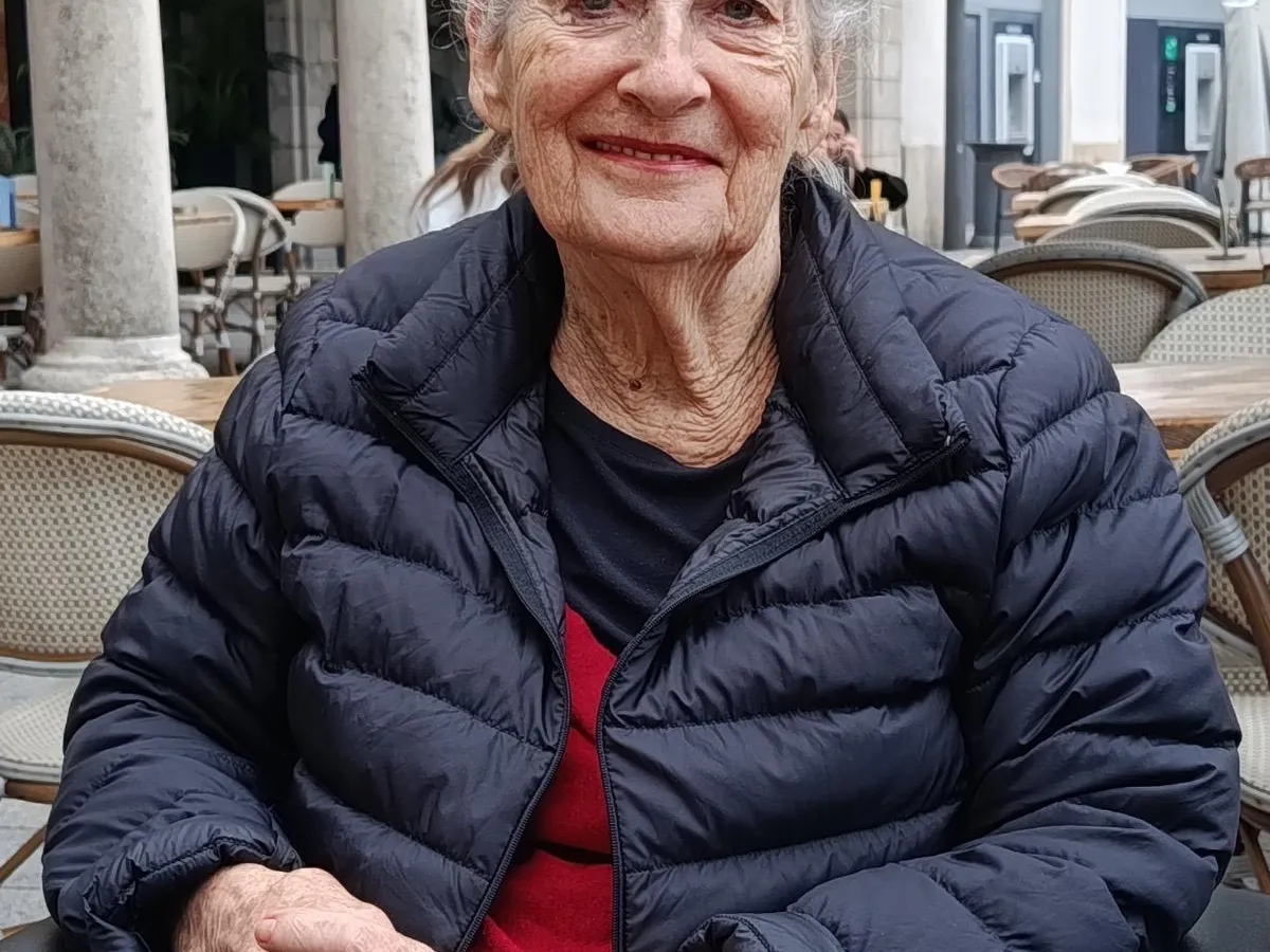 Un café en terrasse à Biarritz – Les plaisirs simples du quotidien
