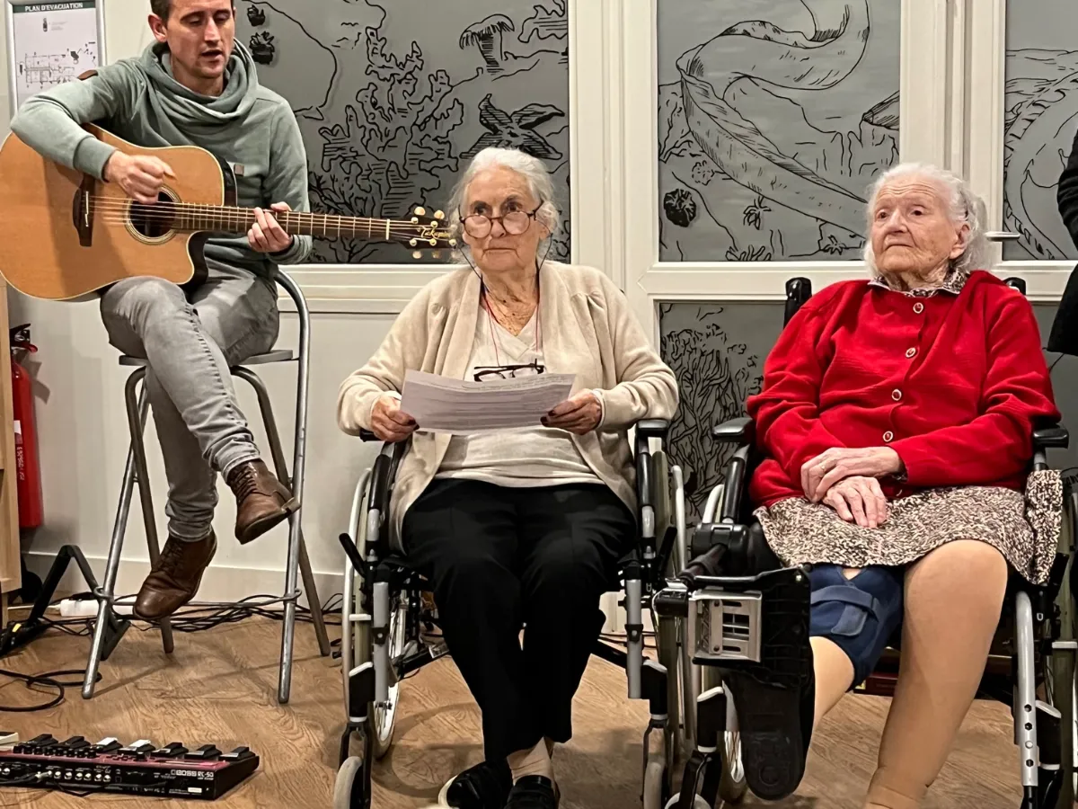 Nos résidents sur scène – Une représentation théâtrale avec l'association Lulue Lecture
