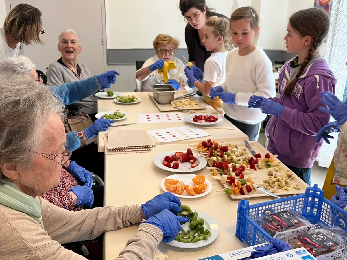 Rencontre intergénérationnelle avec l'école Montessori d'Anglet – Fruits, légumes et partage