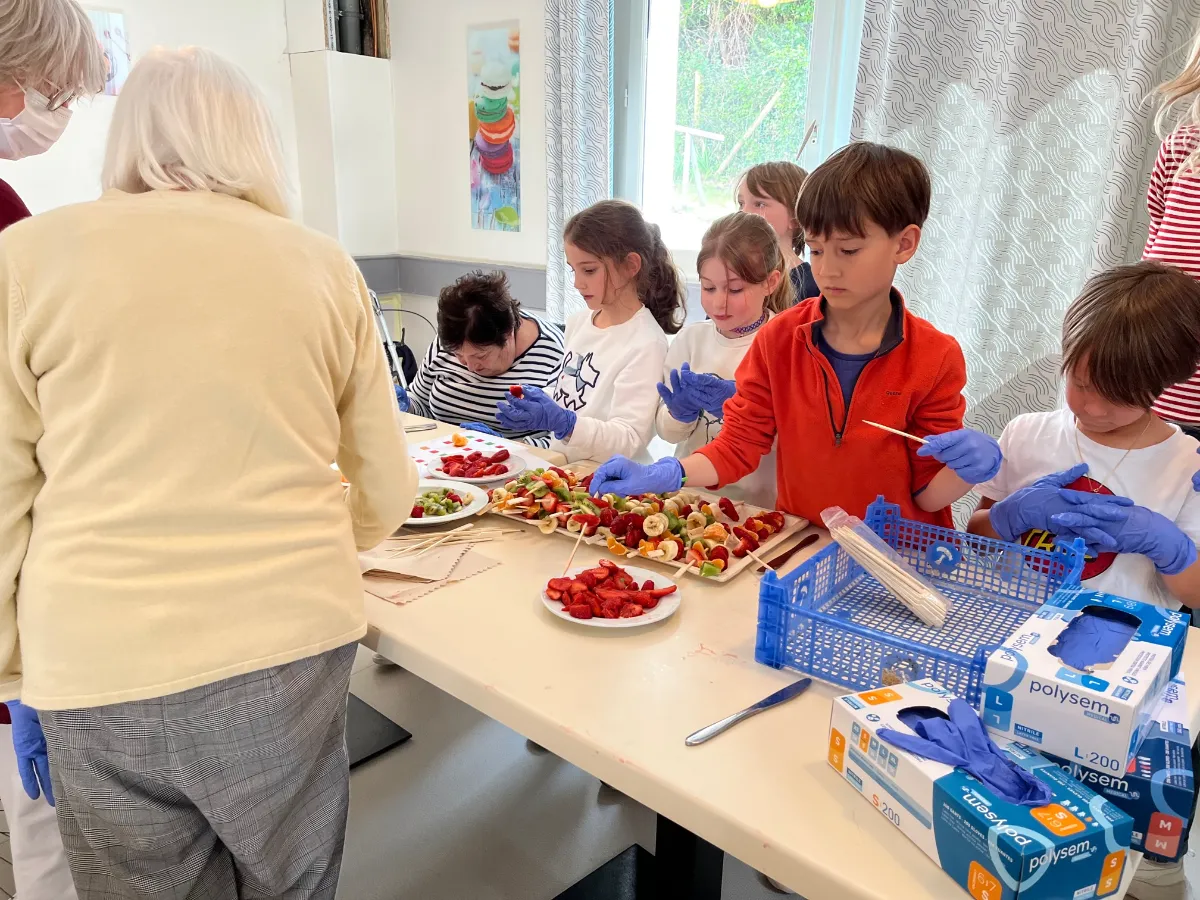 Rencontre intergénérationnelle avec l'école Montessori d'Anglet – Fruits, légumes et partage
