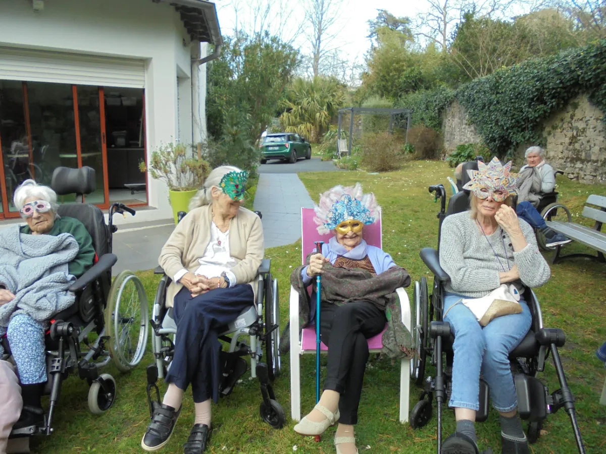 Préparation du Carnaval au Parc d'Hiver – Masques, couleurs et bonne humeur