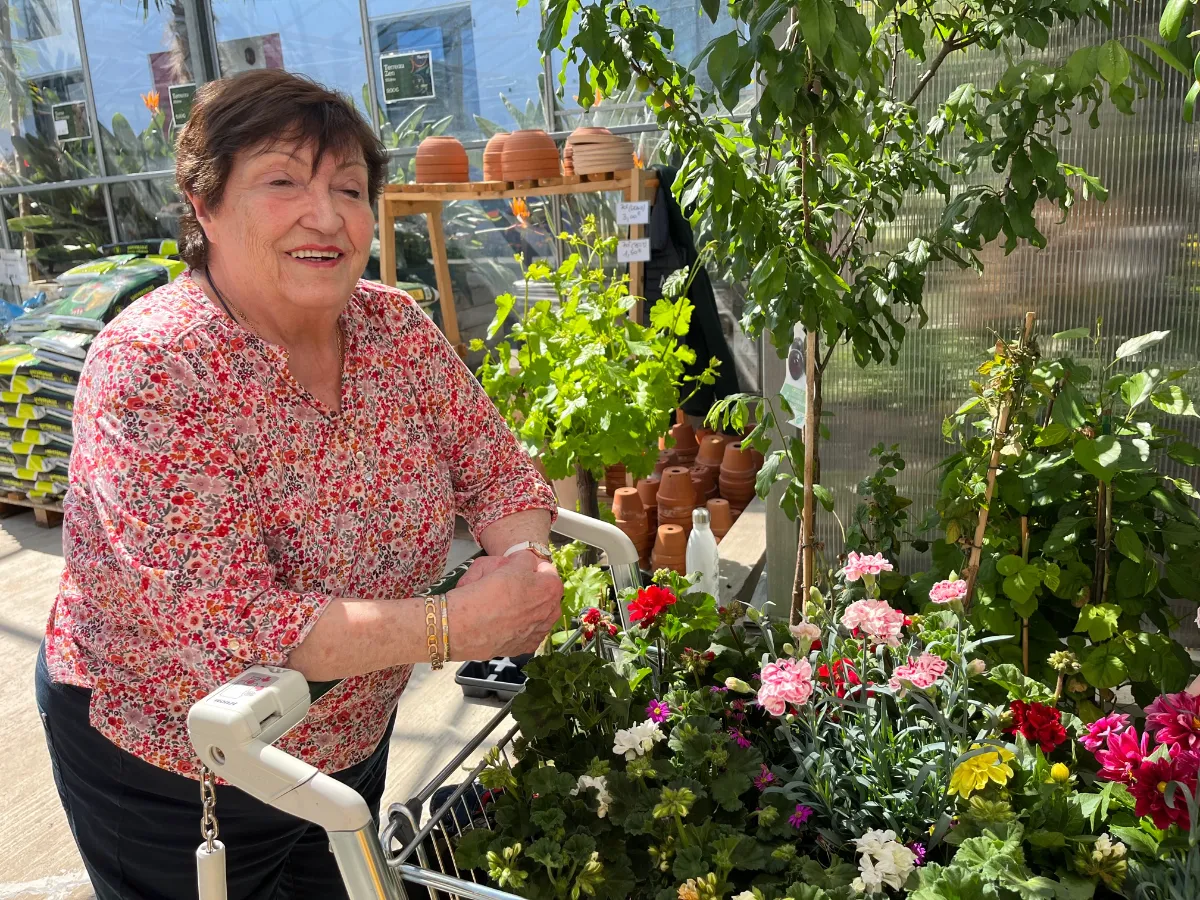 Jardinage en fleurs – Nos résidents embellissent le jardin du Parc d'Hiver