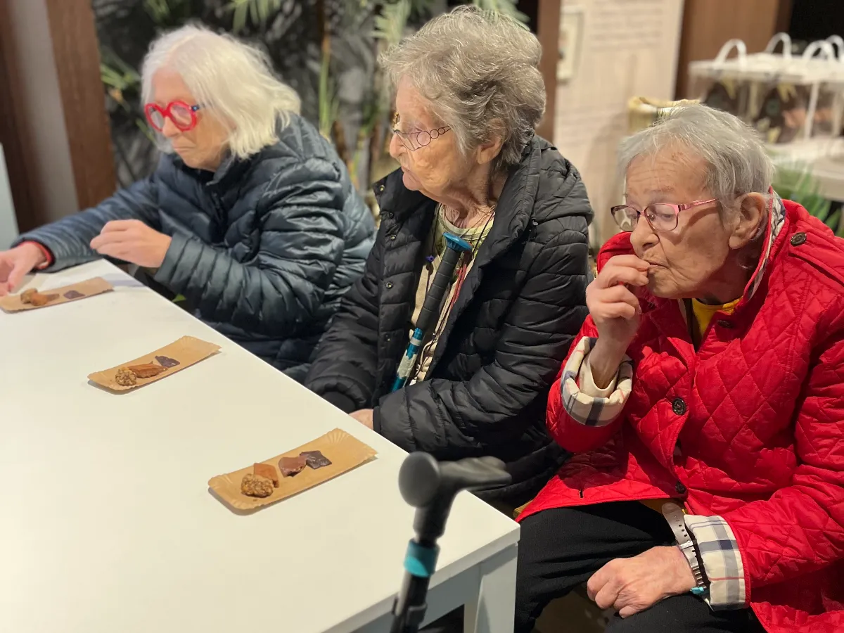 Visite et dégustation à l'Atelier du Chocolat – Une sortie gourmande pour nos résidents