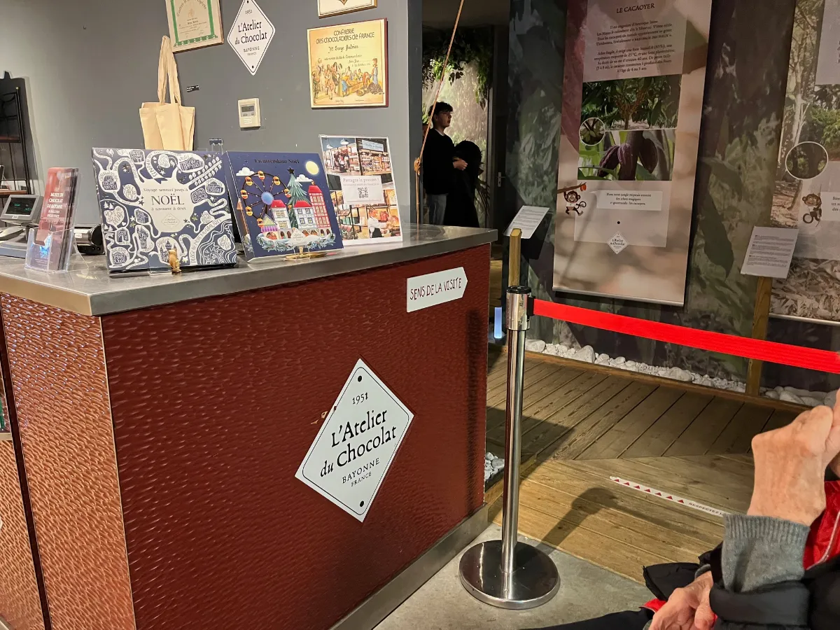 Visite et dégustation à l'Atelier du Chocolat – Une sortie gourmande pour nos résidents