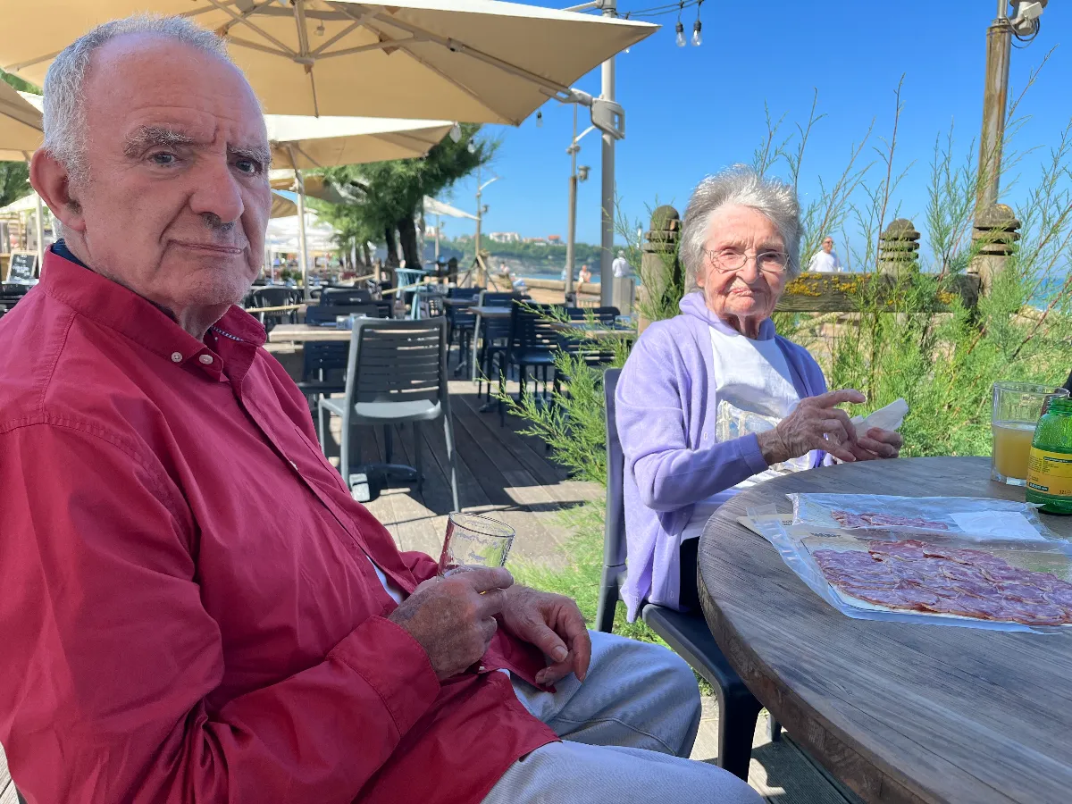 Un verre à la Chambre d'Amour – Pause au soleil au bord de l'océan