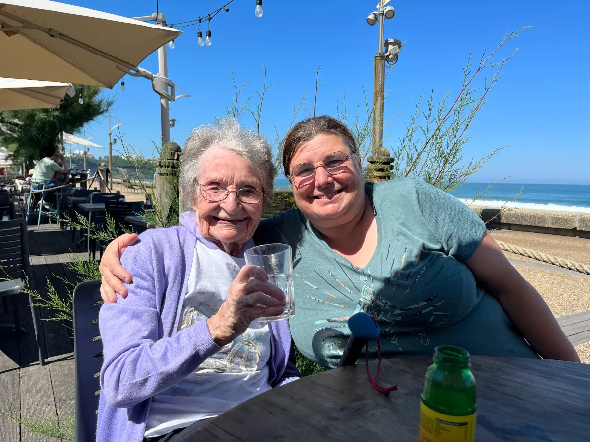 Un verre à la Chambre d'Amour – Pause au soleil au bord de l'océan