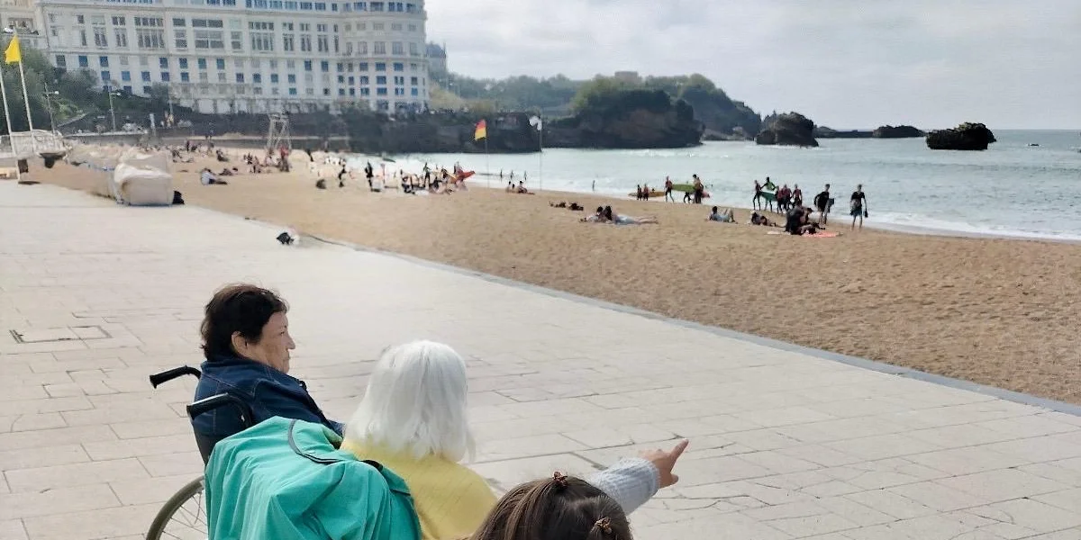 Sortie à la Grande Plage de Biarritz – L'océan comme horizon du quotidien